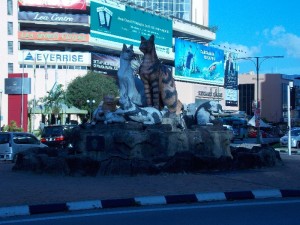Kuching Katzen-Statuen