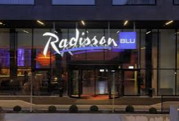 Zürich: Serviceroboter bedient im Radisson Blu