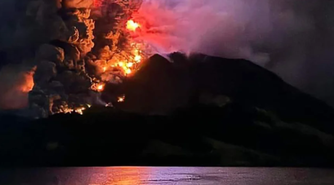 Vulkanausbruch in Indonesien: Behörden warnen vor Tsunami